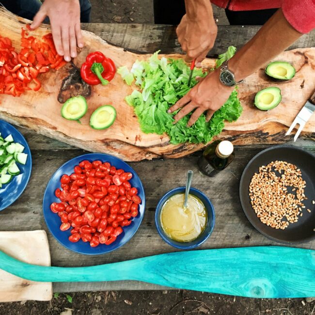 people cooking together maarten van den heuvel EzH46XCDQRY unsplash