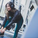 Woman getting ready to workout with headphones onjuan pablo rodriguez X6jtULYJQz8 unsplash